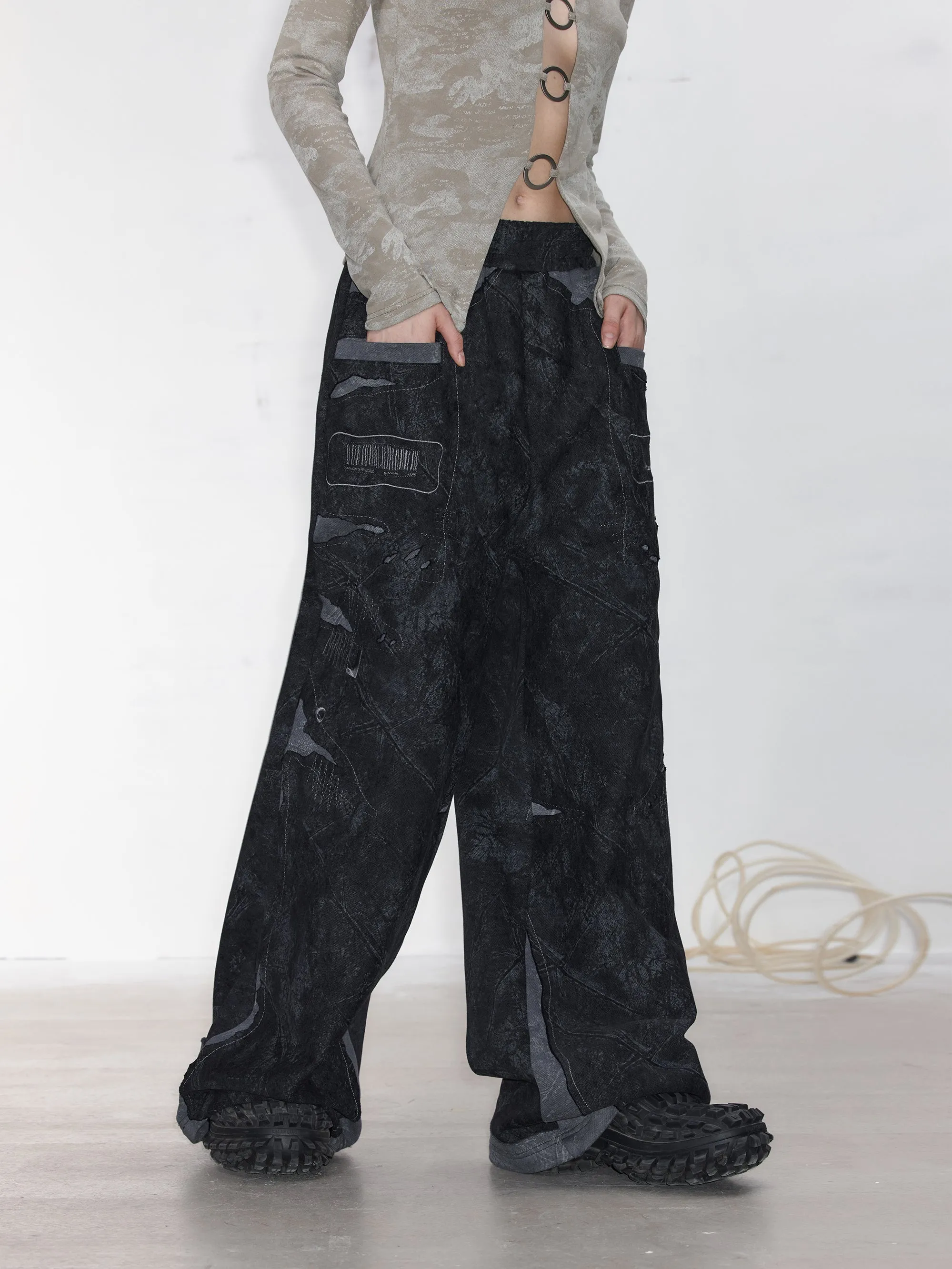 Contrast color embroidered loose-fitting washed sweatpants