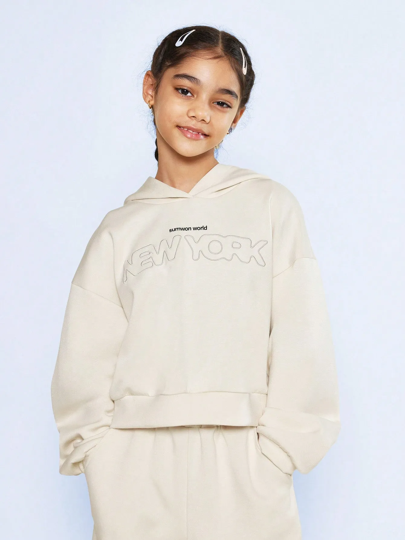 Tween Girls Overhead Hoodie And Loose Fit Jogger With Embroidered New York Design 2 Piece Set