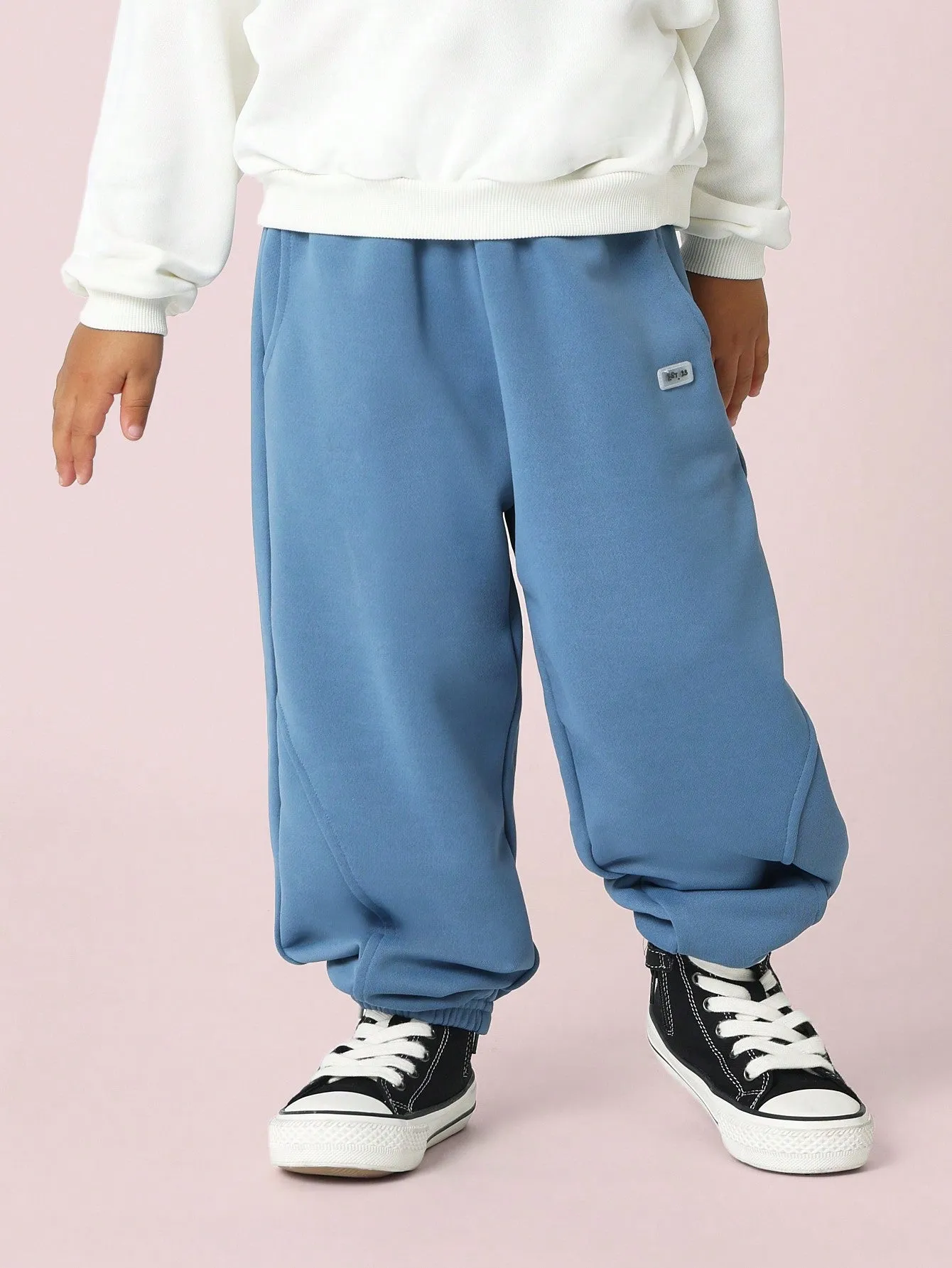 Young Boys Comfy Regualr Fit Sweatshirt With Graphic Print And Contast Colour Jogger 2 Piece Set